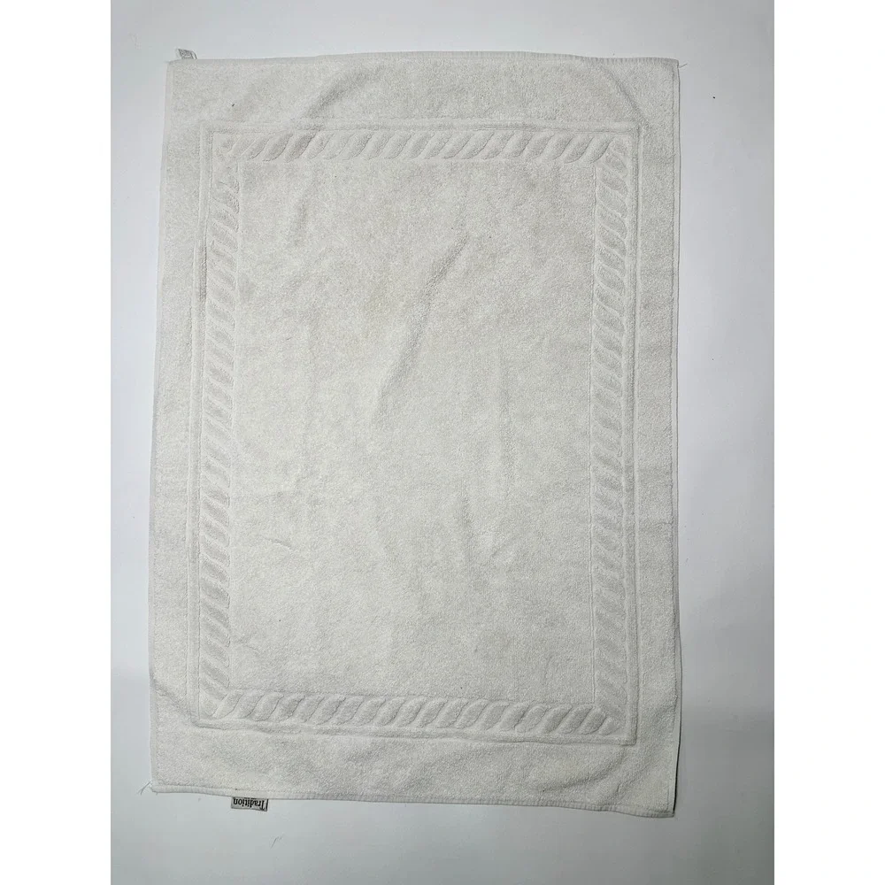 Vintage Castle by Dundee Tradition White Cotton Bath Towel Made in USA 26x36